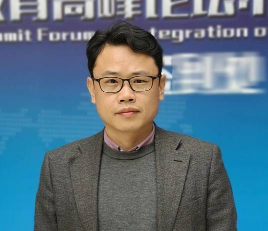 杨晖（上海健康医学院医疗器械学院院长，原上海理工大学光电学院副院长）