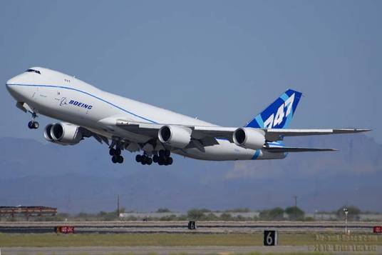 波音747-8F