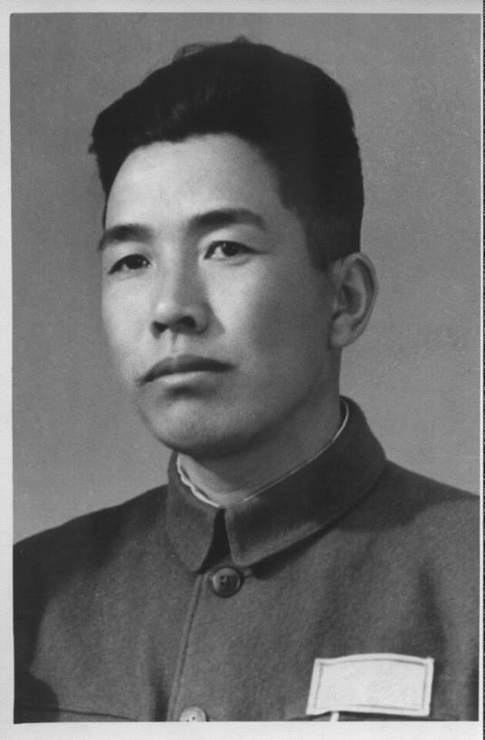 张志远（原国家建设委员会人工晶体研究所所长）
