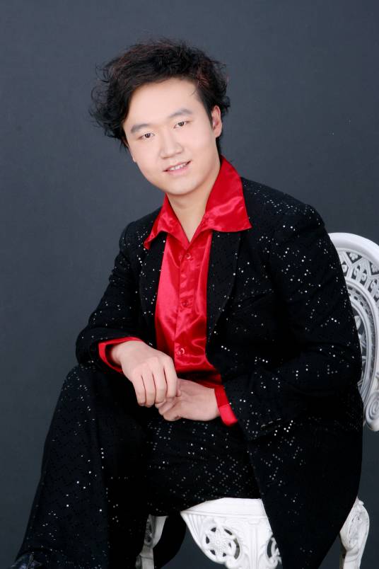 赵鹏（西北师范大学音乐学院教授，钢琴系主任，合唱团常任指挥兼团长）