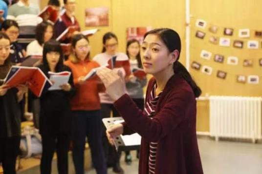 丁毅（清华大学艺教中心学生艺术团合唱队指导教师及常任指挥）