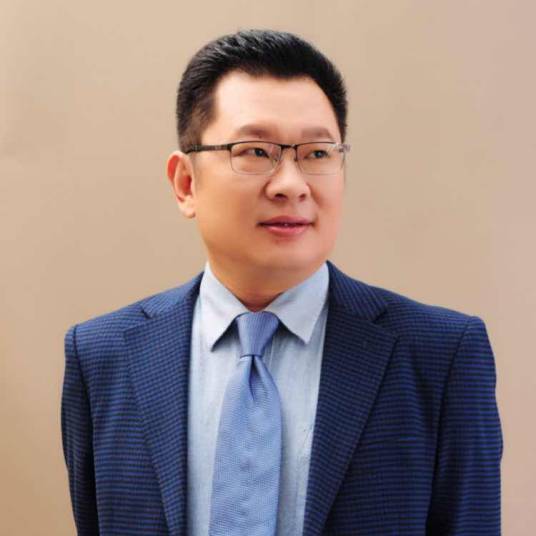王晓伟（假冒中国政法大学欧洲研究中心研究员和莫斯科国立大学教授）