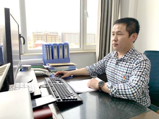 郝鹏（宁夏回族自治区民政厅人事与老干部处四级调研员）