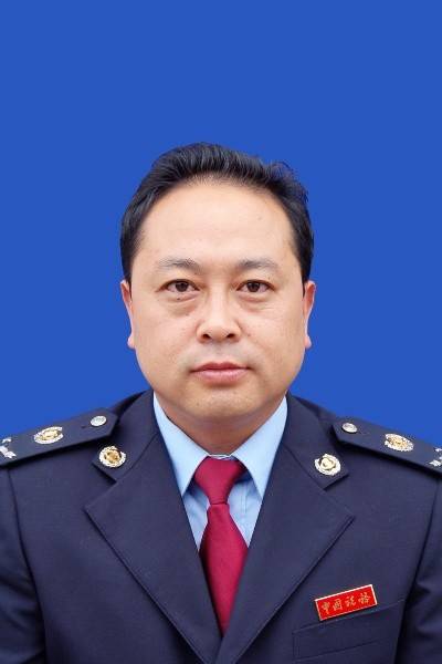 黎刚（昭通市永善县税务局党委委员、副局长）