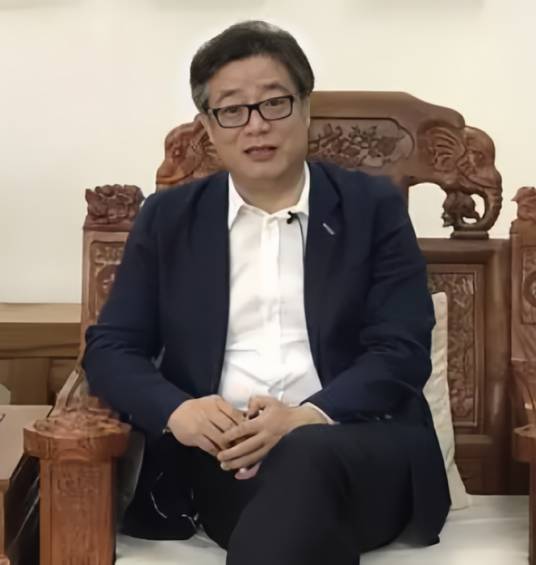 于德江（深圳广播电影电视集团原副总编辑、深圳文化产权交易所有限公司原董事长）