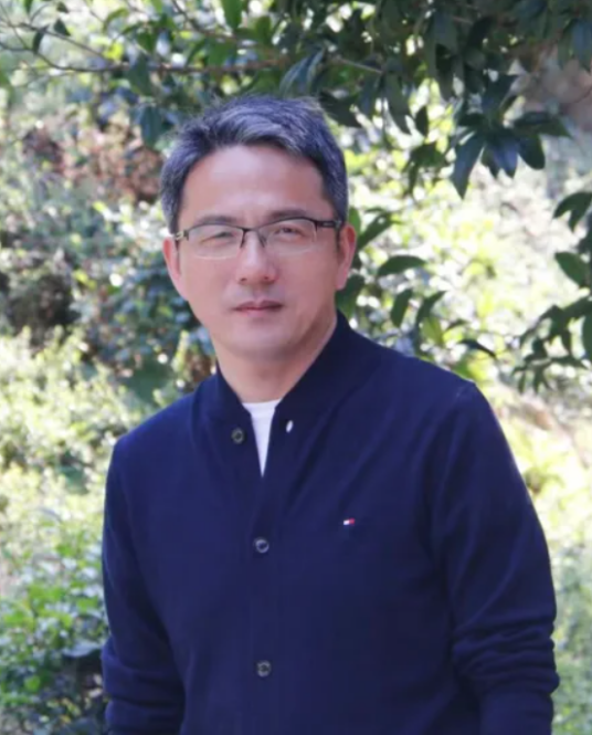 叶君（广西民族大学文学院原院长、教授）