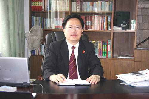 肖新平（湖南省长沙市中级人民法院原党组书记、院长）