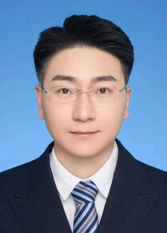李国铭（黑龙江省双鸭山市尖山区委常委、区纪委书记、区监委代主任、四级高级监察官）