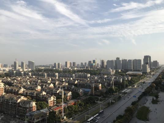 关山大道（武汉市一条道路名称）
