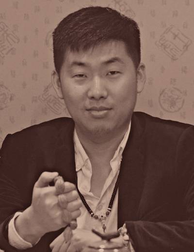 赵辉（中国核雕艺术家协会会员）
