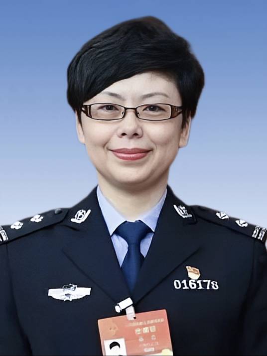 杨蓉（第十四届全国人大代表，山西省太原市公安局杏花岭分局三桥派出所副所长）