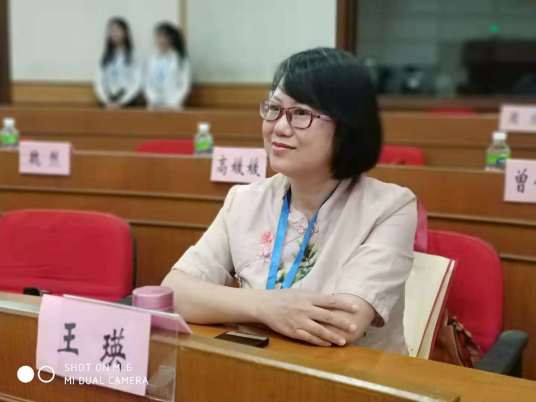 王瑛（华南农业大学中文系教授）