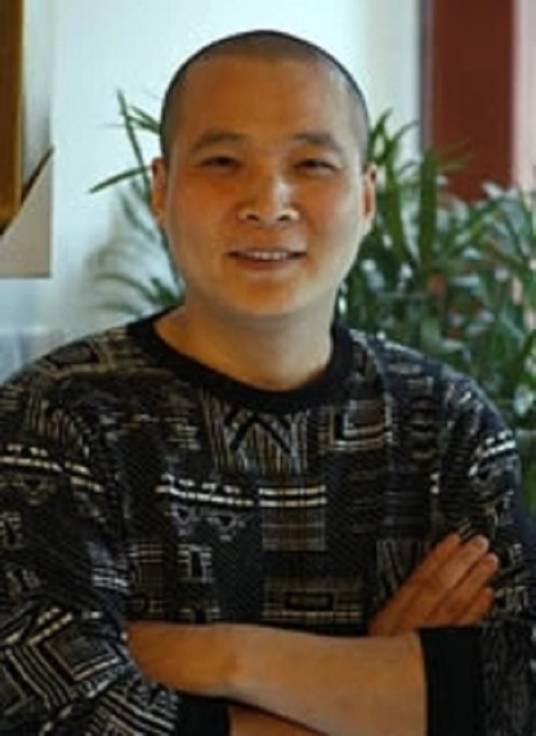 李伟平（景德镇市高级工艺美术师）