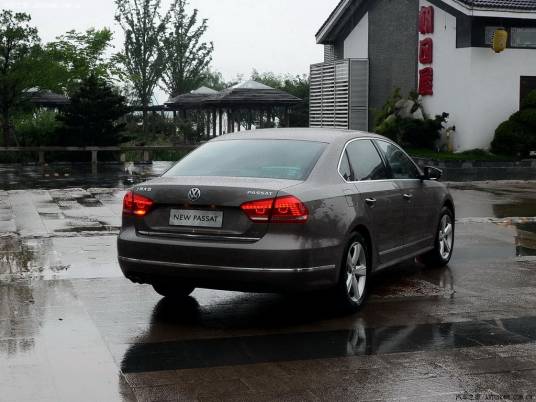 2011款帕萨特 2.0TSI DSG御尊版