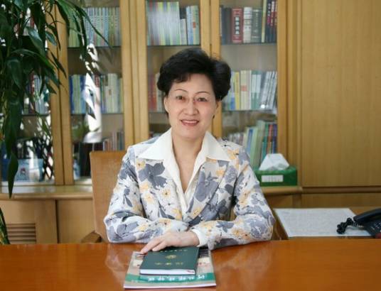 彭芳（河北省监察厅驻省环境保护厅监察专员）
