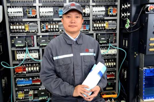 罗昭强（中车长春轨道客车股份有限公司工人，工人院士）