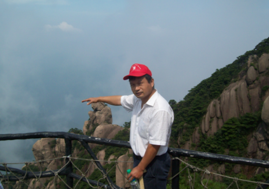 石峰（华中农业大学教授）