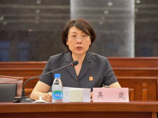 吴岚（江苏省苏州市信访局党组成员、副局长）