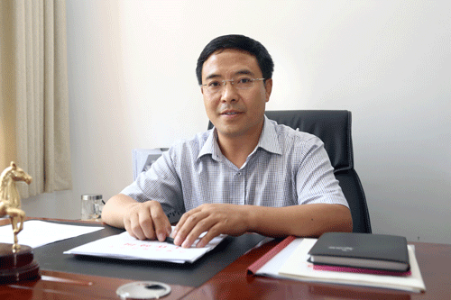 李宝平（吕梁市贺昌中学校长）