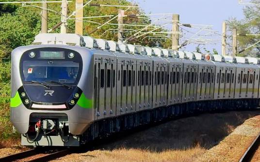 台铁EMU900型电联车