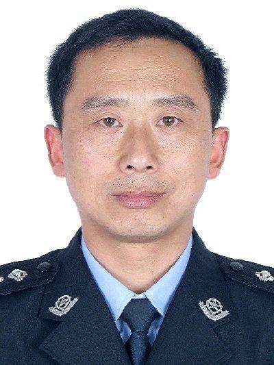 徐祝明（原海安县公安局交巡警大队墩头中队普通警员）