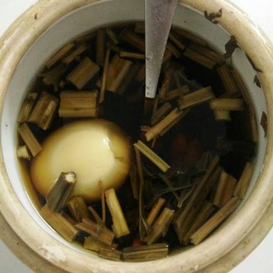 益母草煲鸡蛋