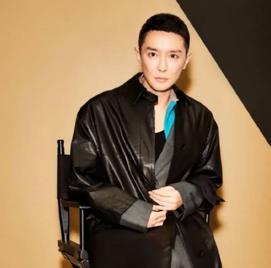 刘冲（VOGUE China主编）