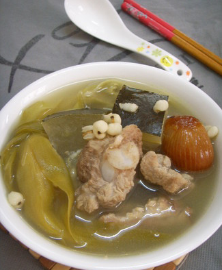 剑花薏米猪骨汤