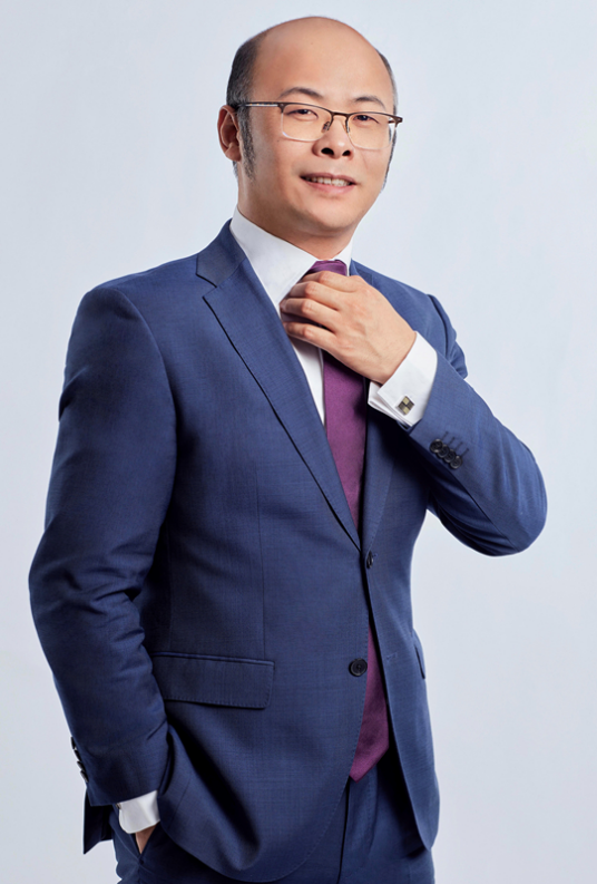 王胜利（中国第一汽车股份有限公司营销中心（一汽红旗汽车销售有限公司）总经理、党委书记）