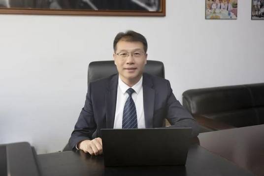 张学军（全国人大代表、中国工程院院士、中国科学院长春光学精密机械与物理研究所所长）