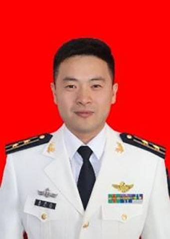 葛世杰（某部队中校飞行员）