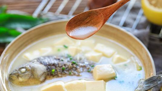 奶白鲫鱼豆腐汤