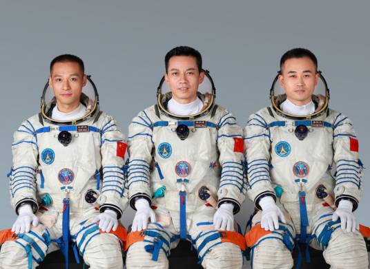 神舟十七号飞行乘组