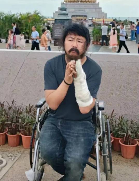 胡雷（宁夏中卫市的残疾公益人士）
