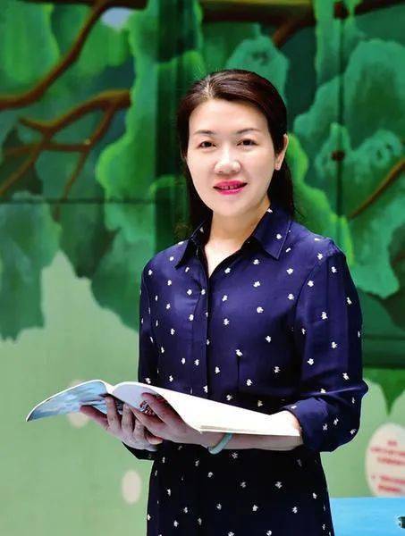 谢小燕（南宁市滨湖路小学党委书记、校长）