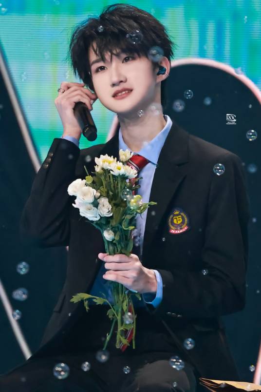 黄朔（中国内地影视男演员；音乐厂牌TF_ING成员）