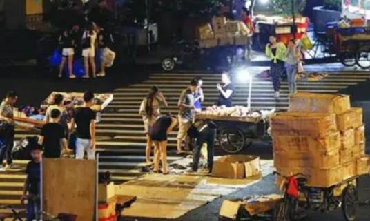 女性夜市