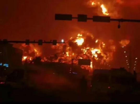 12·30青岛一保税仓库起火事故