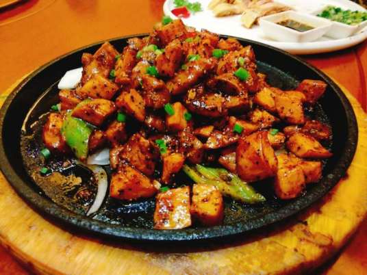 铁板黑椒牛肉粒