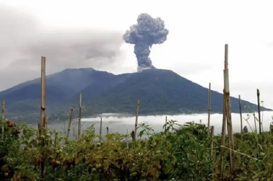 12·18印尼马拉皮火山喷发事件