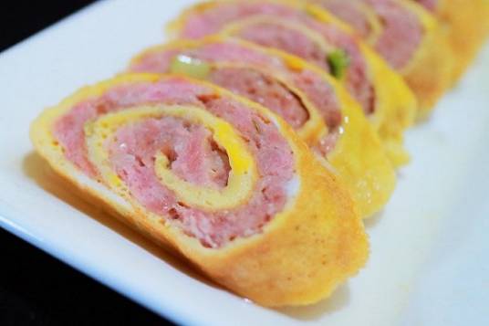 鸡蛋肉卷