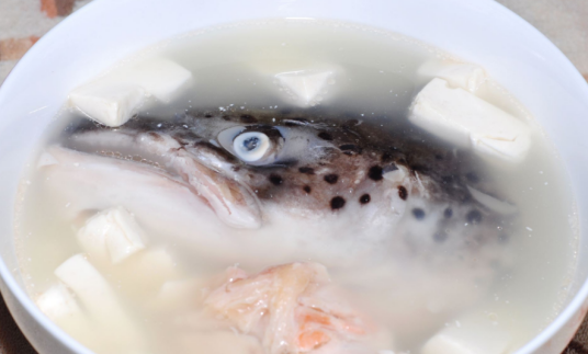 三文鱼头豆腐汤