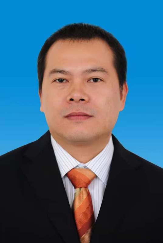 潘展东