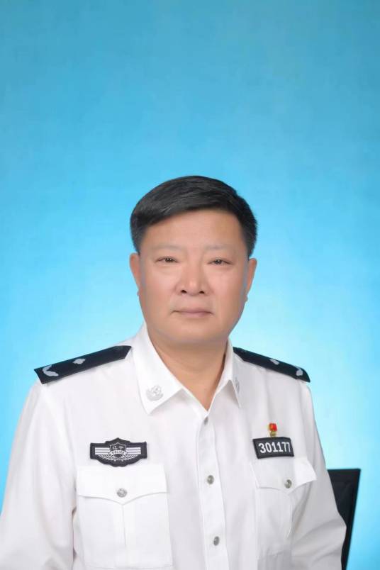 杜永辉（鞍山市海城市人民政府党组成员、副市长，海城市公安局党委书记、局长、督察长（兼））